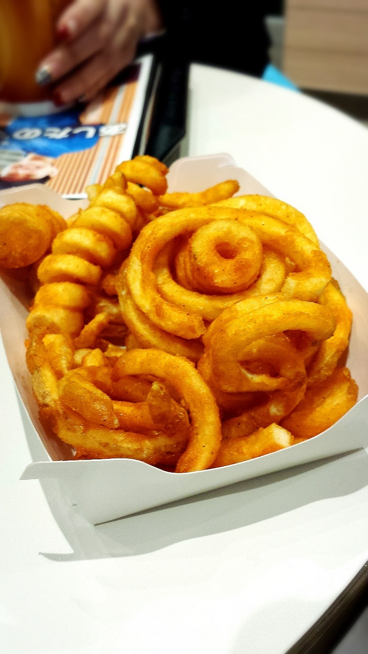 �J�[���[�|�e�g�t���C