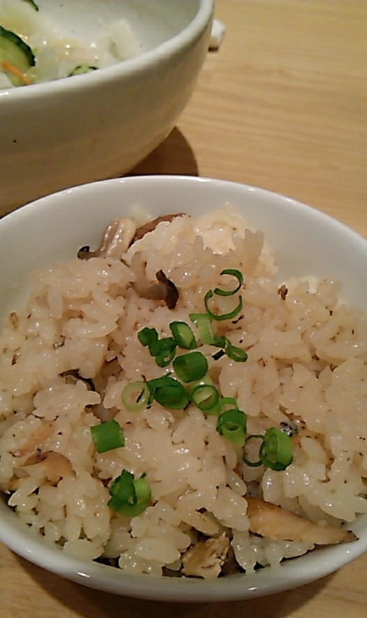 �H��